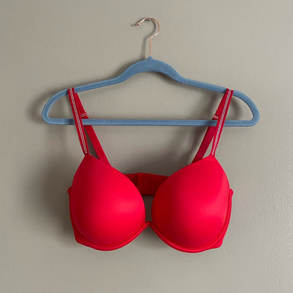 NWT 36DD Victoria’s Secret Bedazzled Candy Red Bra